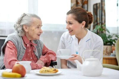 Tuyển chăm bà Quận 9 lương 9 triệu, bà khỏe dễ tính - Gọi 0931.170.617